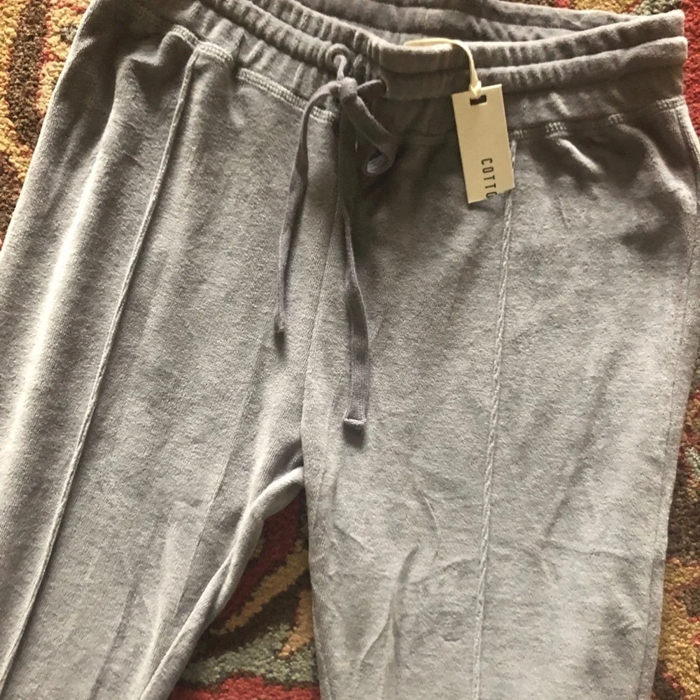 Women’s NWT gray workout pants. - Picture 3 of 5